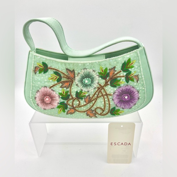 An elegant Escada, hand-sewn, embroidered handbag, using high quality 100% silk. - Picture 1 of 13